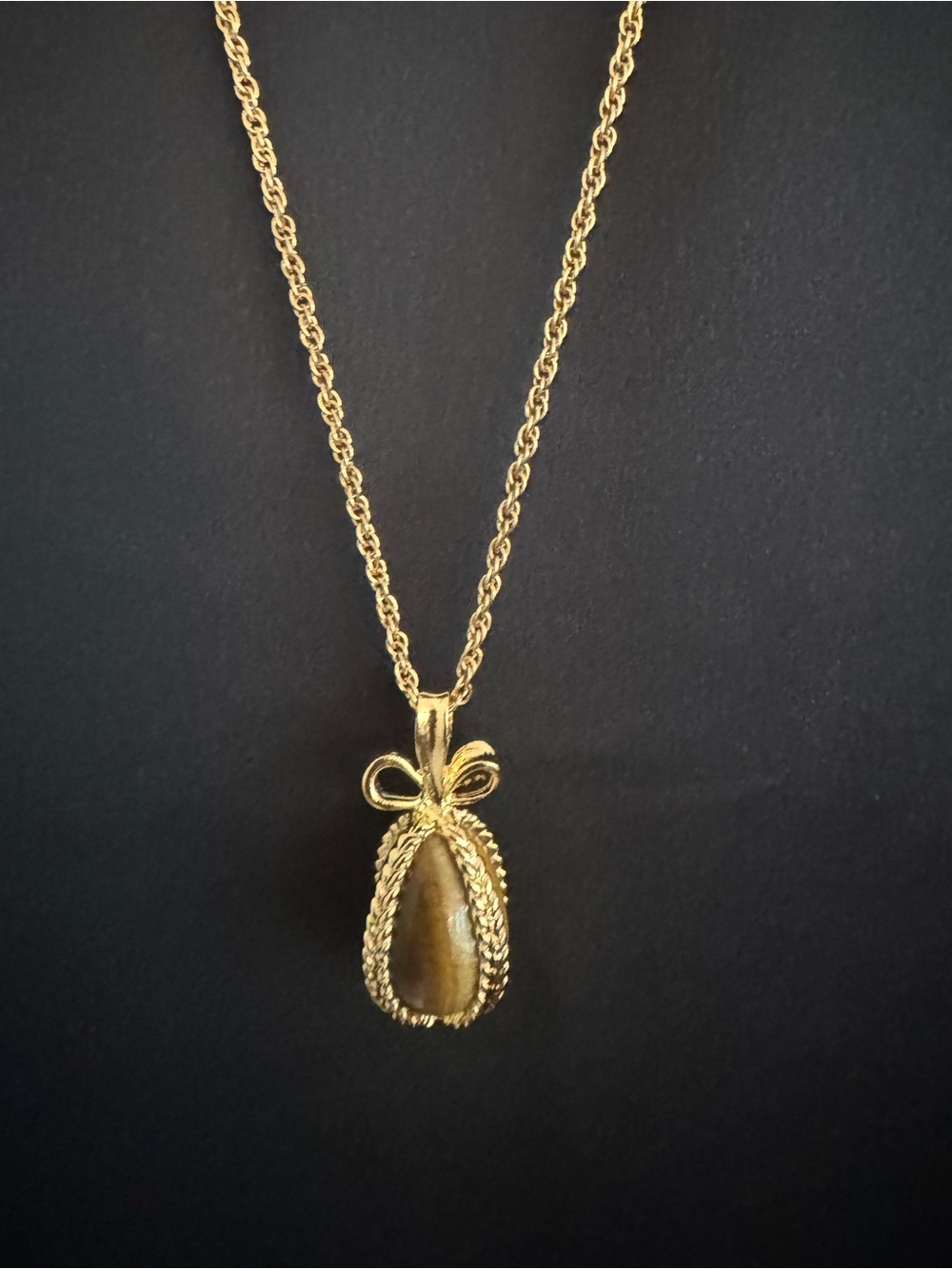 Vintage Joan Rivers Tigers Eye Egg Pendant Necklace